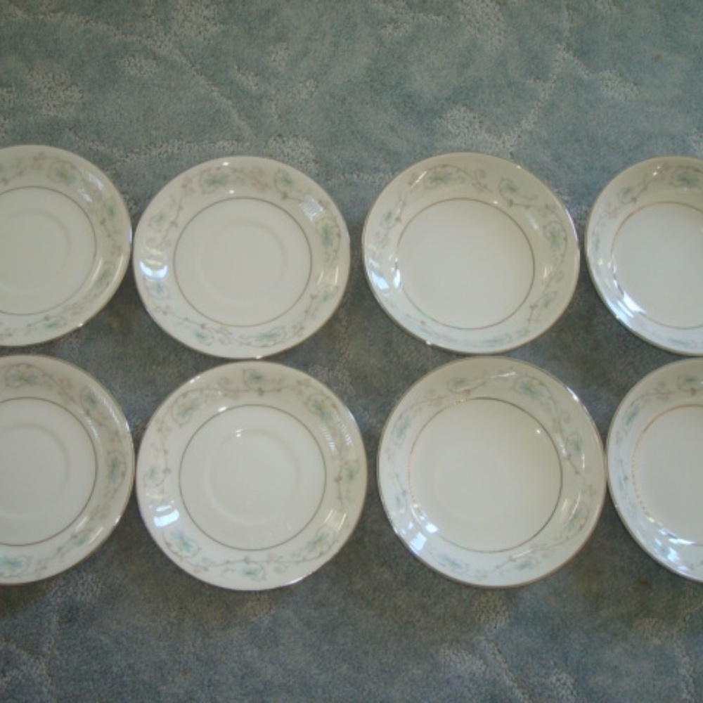 4 PLATES & 4 MATCHING BOWLS CHINA YAMAKA